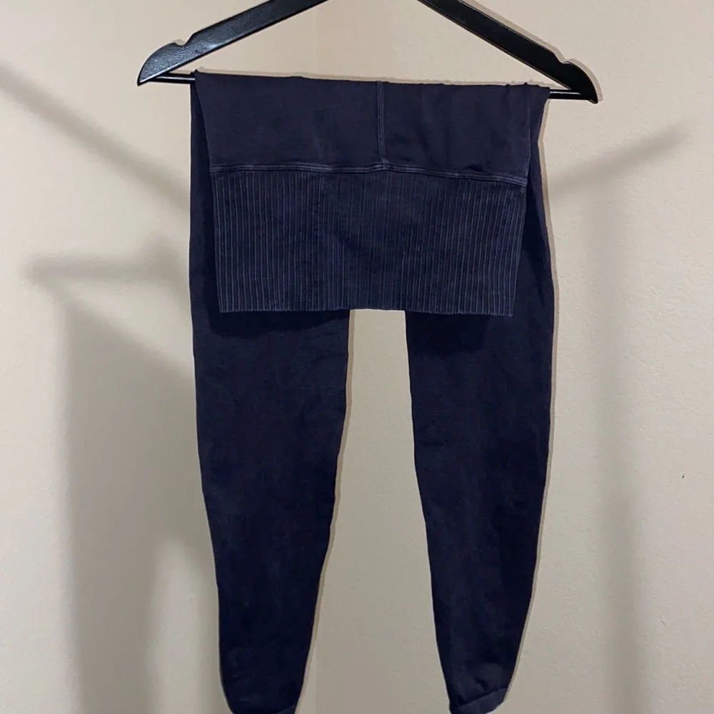 NWOT Free People Movement Good karma leggings size m/l color washed black - Picture 9 of 9